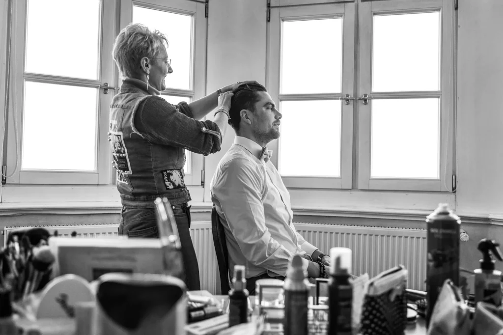 Getting Ready, Hochzeitsvorbereitung fotografieren, fotografische Begleitung Getting Ready Bräutigam, Styling Bräutigam