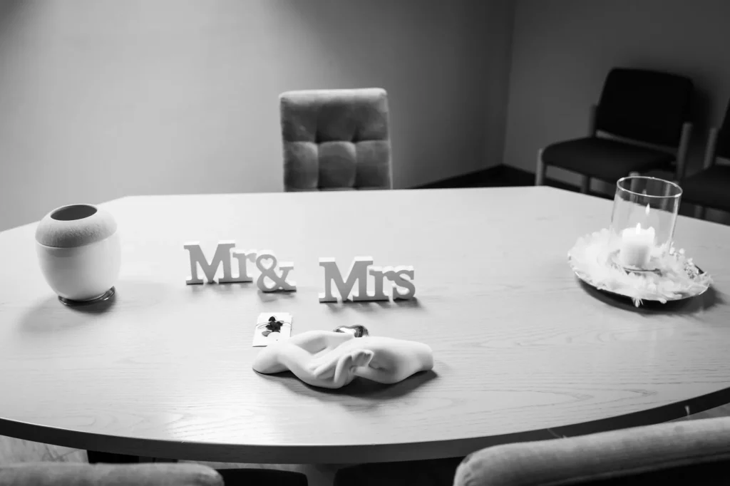 standesamtiliche Hochzeit Detailbild Schwarz-Weiß in Ruderting