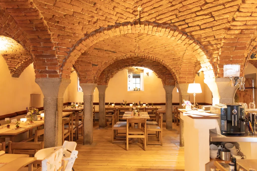 Warme Atmosphäre für schöne Hochzeitsfeier im Lindenkeller