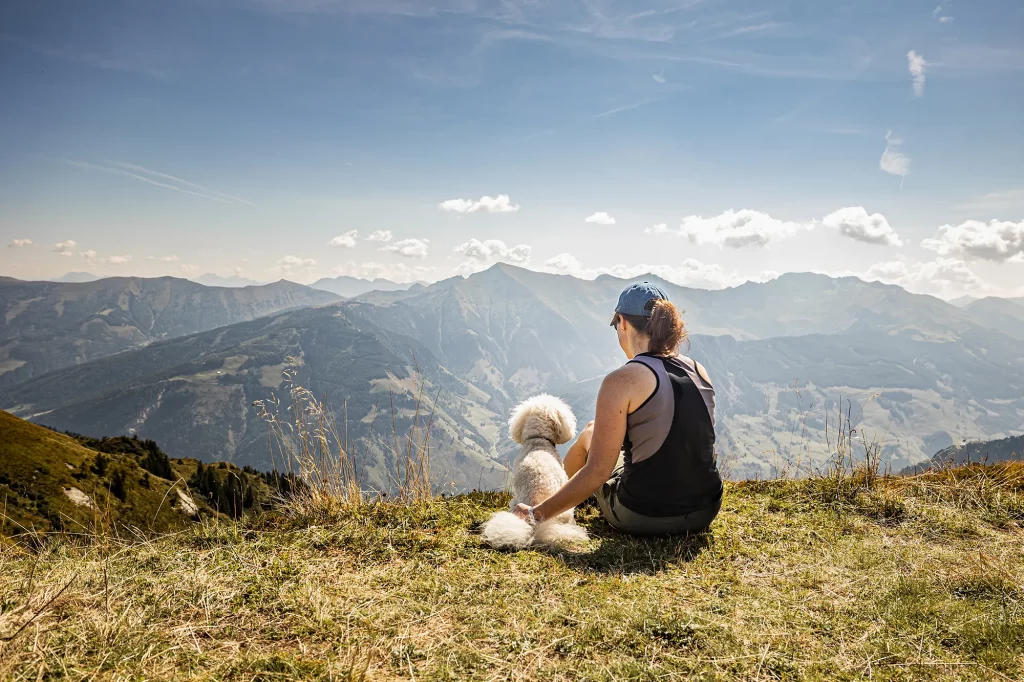 Romantischer Ausblick auf die Alpen im Raurisertal, Urlaub in den Bergen, Fotowanderung, professionelle Fotos, Hundehotel Grimming