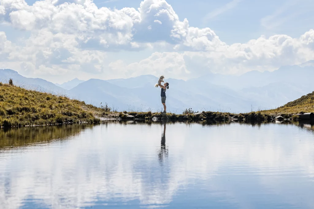 Wundervolles Foto von Mensch und Hund am Spiegelsee in Rauris, Fotografie, Tierfotografie