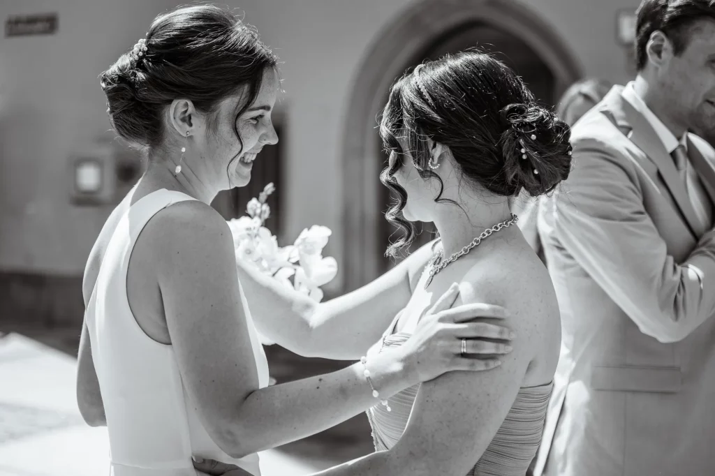 Glückwünsche nach standesamtlicher Hochzeit im Rathaus Passau, Hochzeitsfotografie