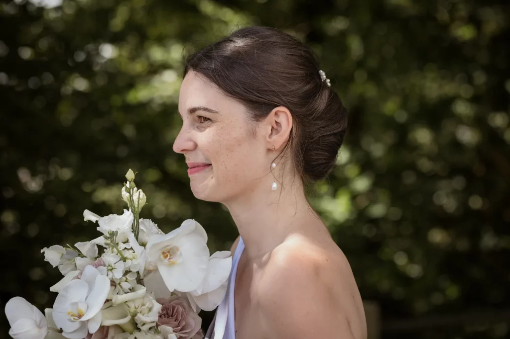 Wunderschönes Bild von Braut bei Hochzeitsfotos in der Natur, am Oberhaus in Passau, heiraten in Passau