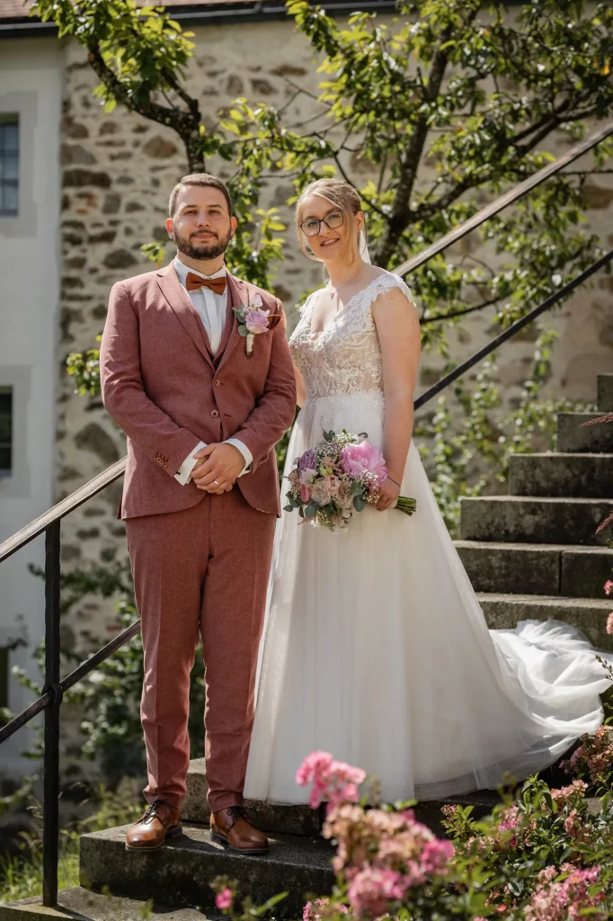 Hochzeitsfotos im Schloss Neuburg am Inn, heiraten in Passau, emotionales Hochzeitsbild