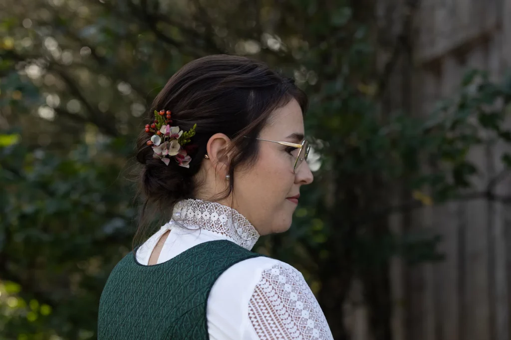 Natürliche Hochzeitsbild von Braut in der Natur am Lindenkeller, Hochzeit in Niederbayern