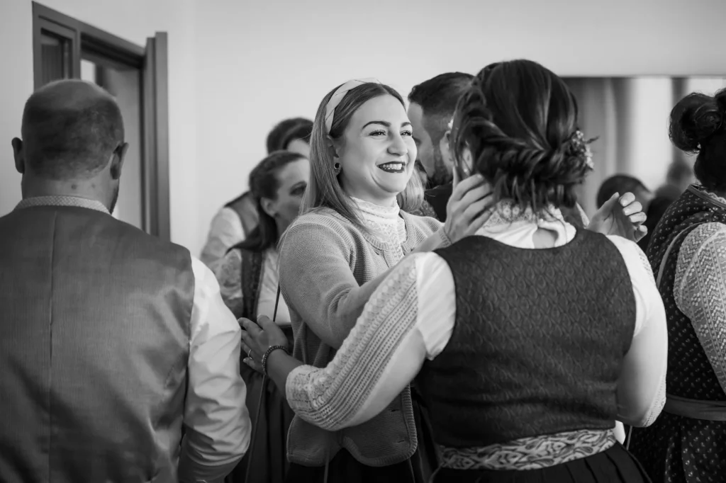 Sehr schönes schwarz weiß Bild zur Gratulation nach Hochzeit im Standesamt Haselbach
