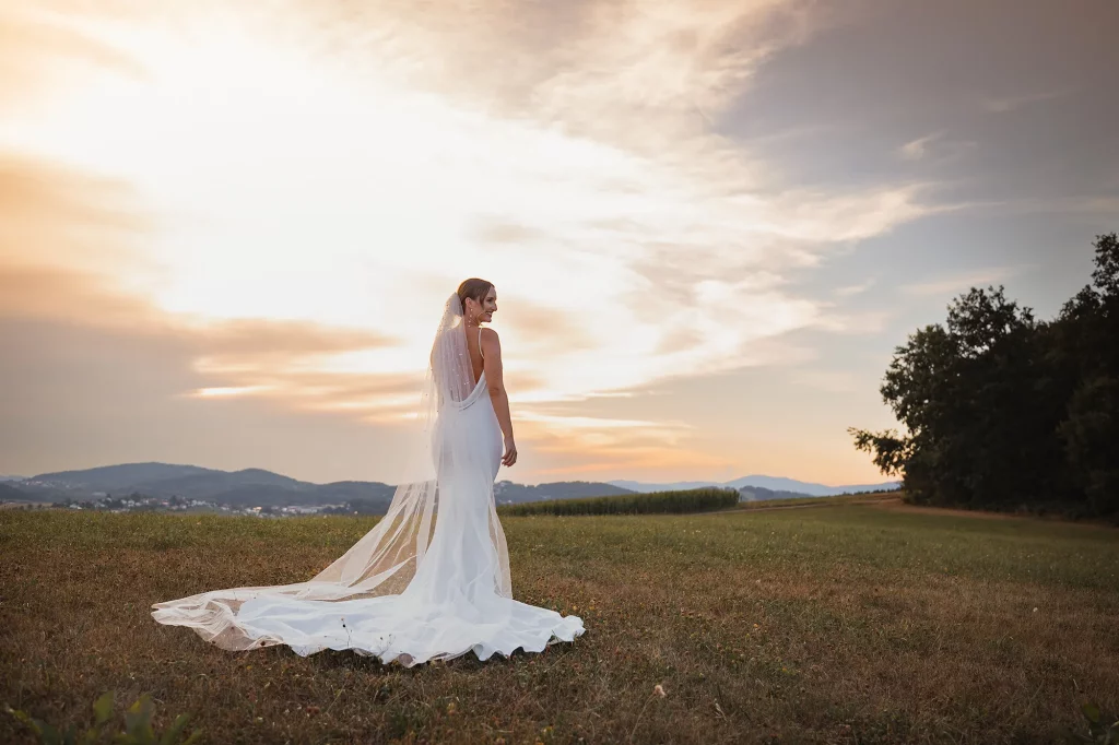 Afterweeding Shooting von Braut zum Sonnenuntergang im Landkreis Passau