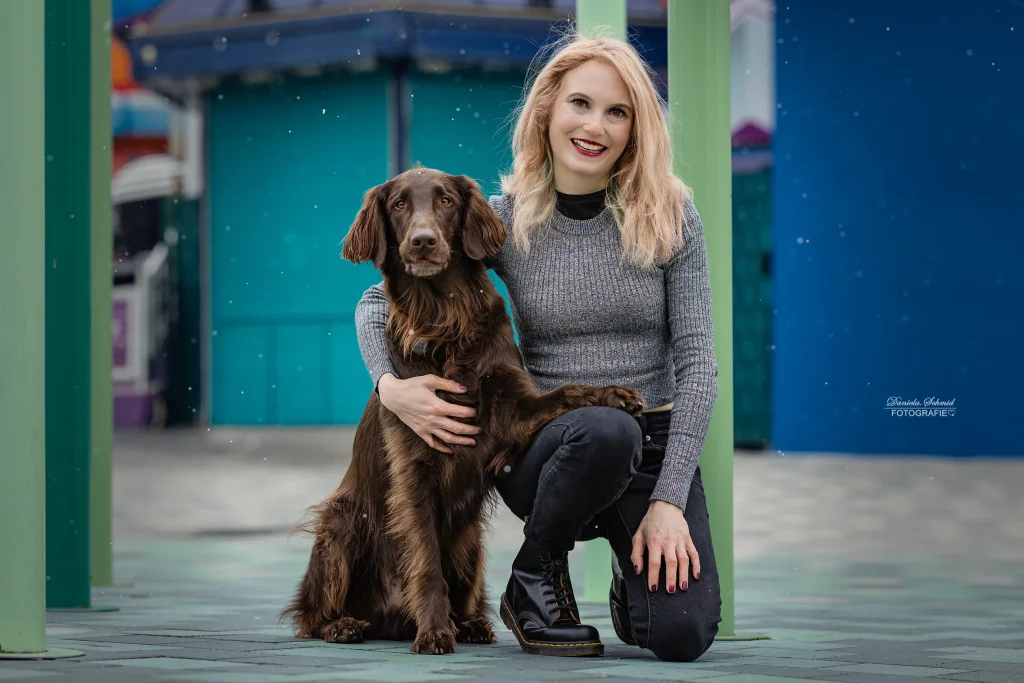 Sehr schönes Bild von Mensch und Hund bei Fotospaziergang im Wiener Prater