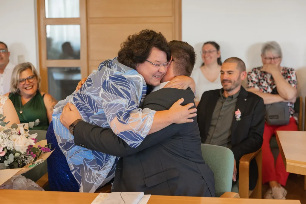Sehr schönes Bild bei Hochzeit im Standesamt von Neukirchen vorm Wald