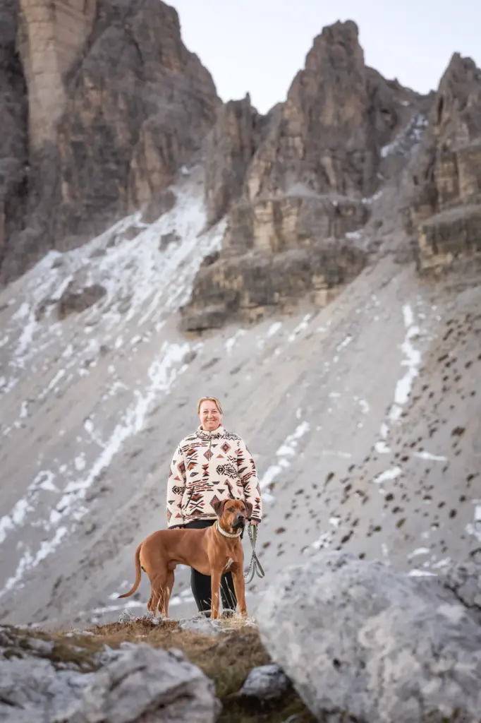 Fotowanderung mit Hund in den Bergen bei den Drei Zinnen